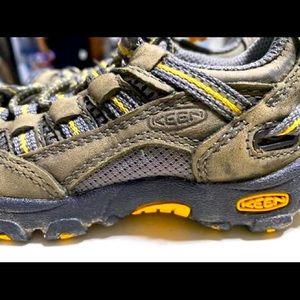 Keen Trail (hiking) Shoes For Toddler size 8